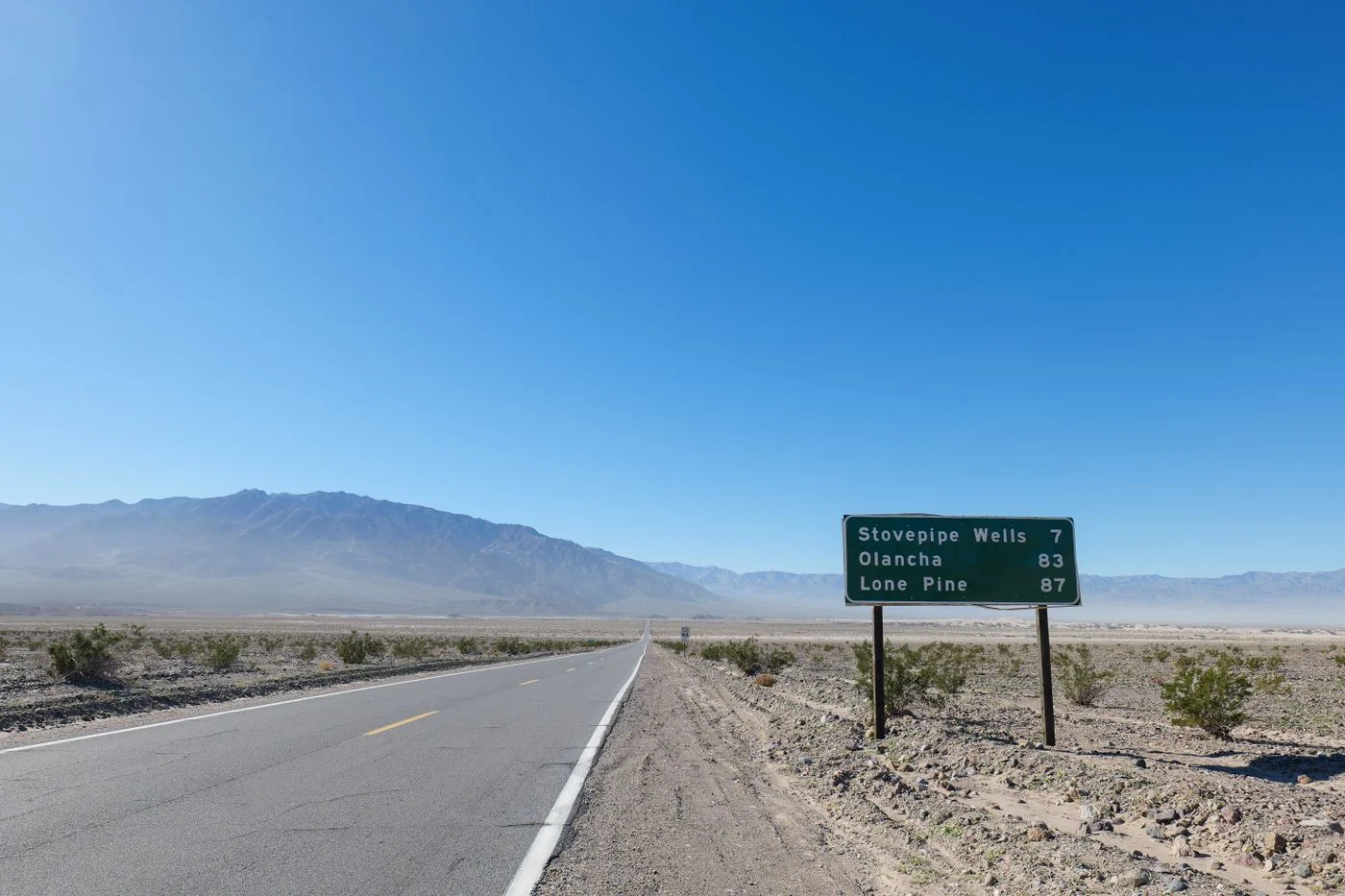 A desert highway in Death Valley National Park